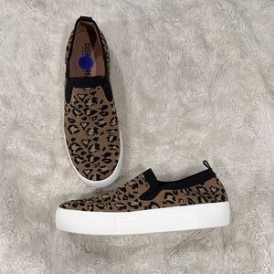 Chushionaire memory foam Leopard Print Slip-On Loafers Woman’s Size 8.5